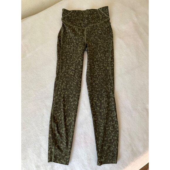 Lululemon size 4 Base Pace High-Rise Tight 25" Intertwined Camo Medium Olive Mul - Picture 2 of 5